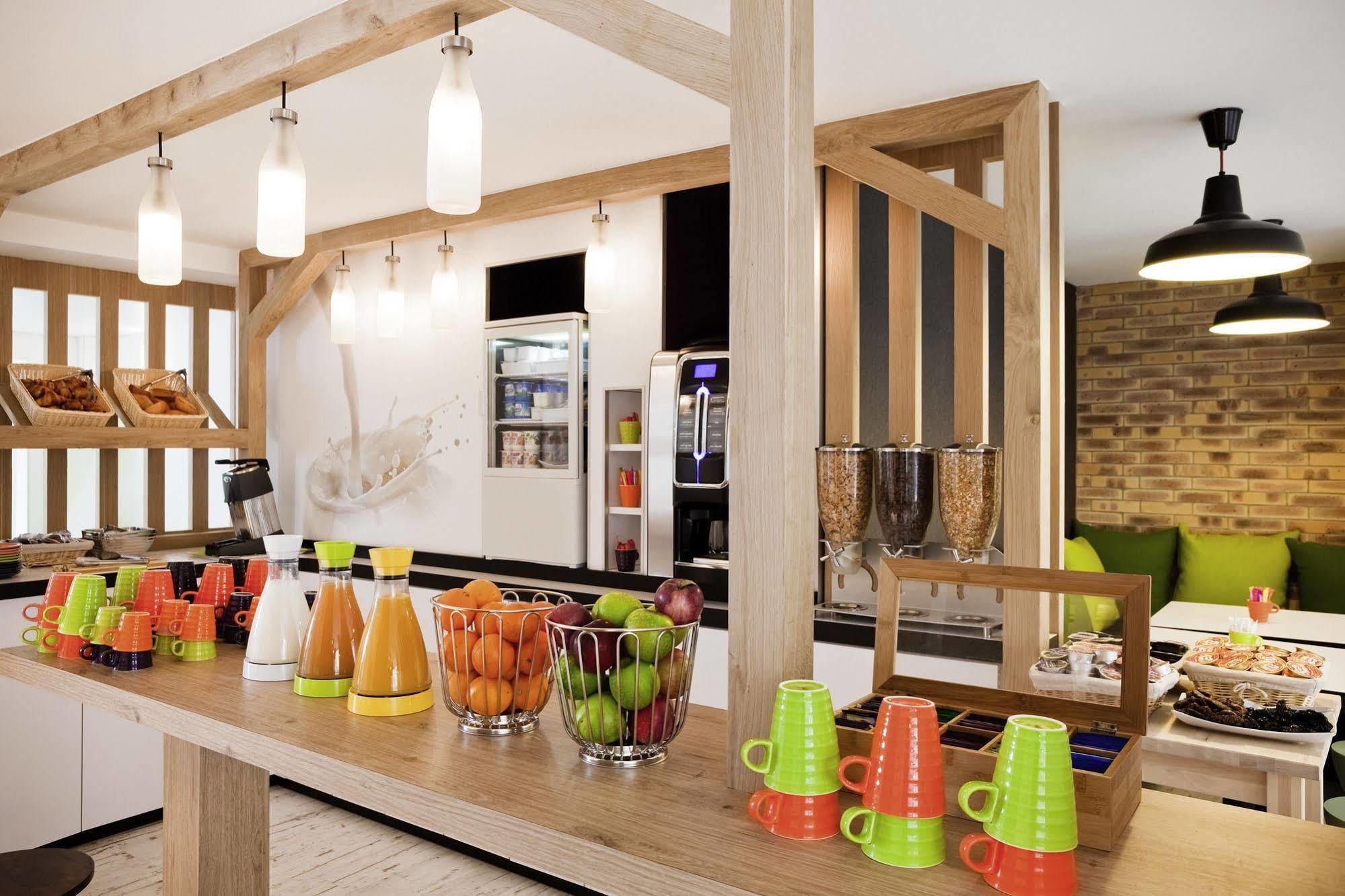 Ibis Styles Buttes Chaumont Hotel París